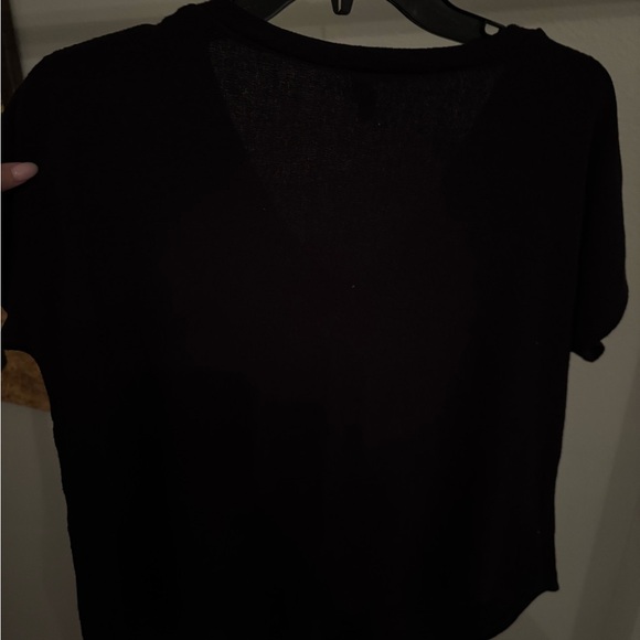 black vneck - Picture 4 of 4